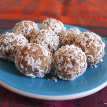 Apricot and almond energy balls