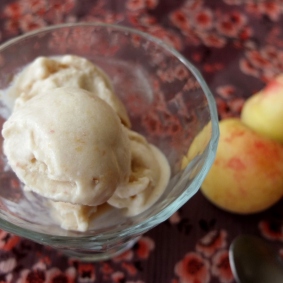 Healthy apricot ice-cream