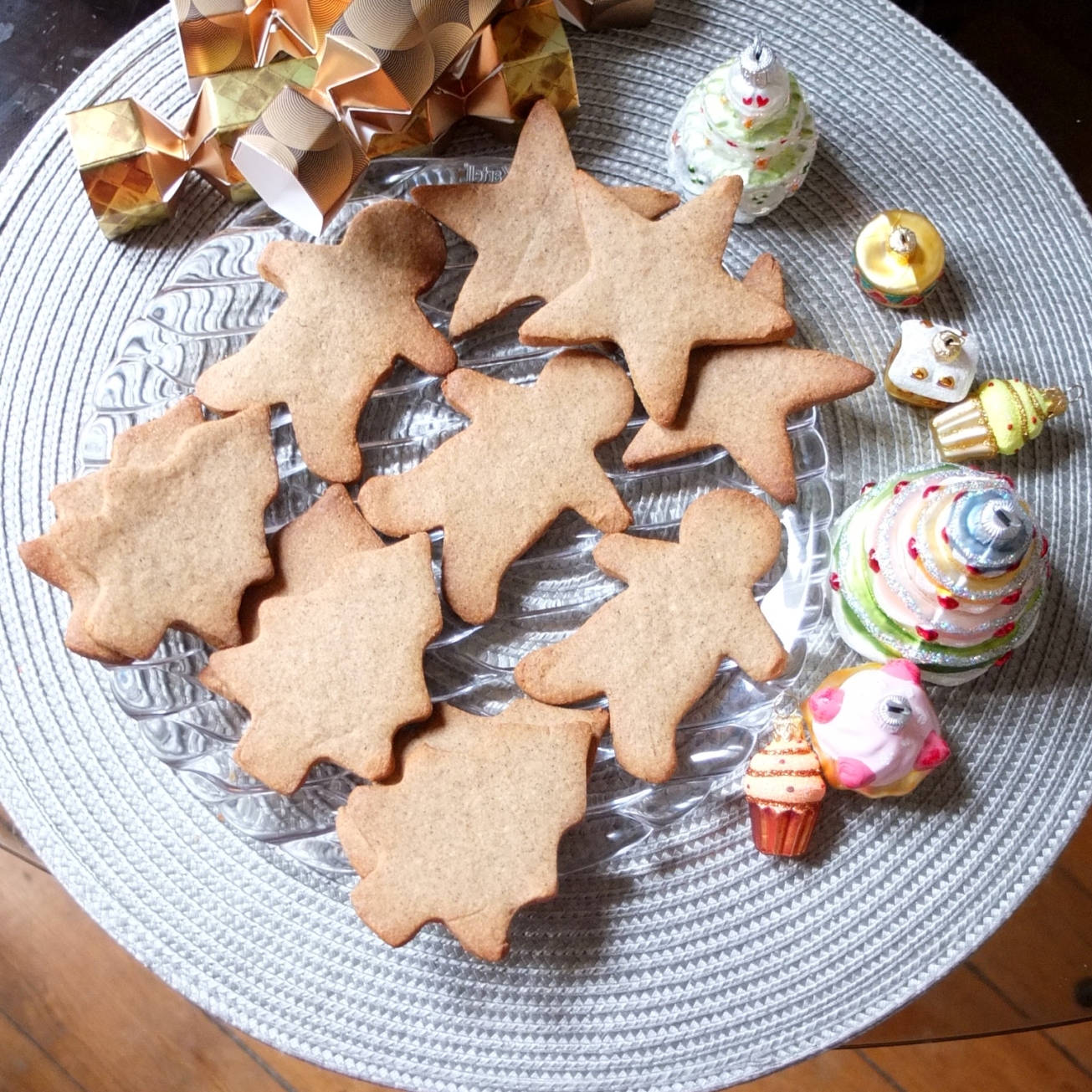 Healthier spiced Christmas biscuits