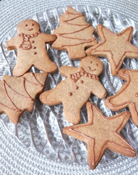 Have a few healthier spiced Christmas biscuits!