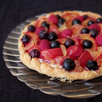 Baked gingery fruit and quark tart (with optional inverted puff pastry)