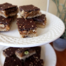 Chocolate and nut caramel slices