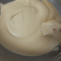 Creamy caramel mousse for entremets