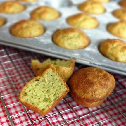 Cheesy pesto savoury muffins for parties and picnics!