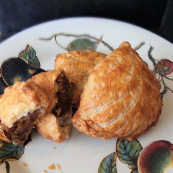 Chaussons aux pommes (apple turnovers) with coconut sugar