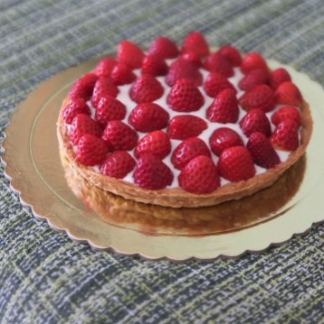 Healthier strawberry and quark spelt puff pastry tart